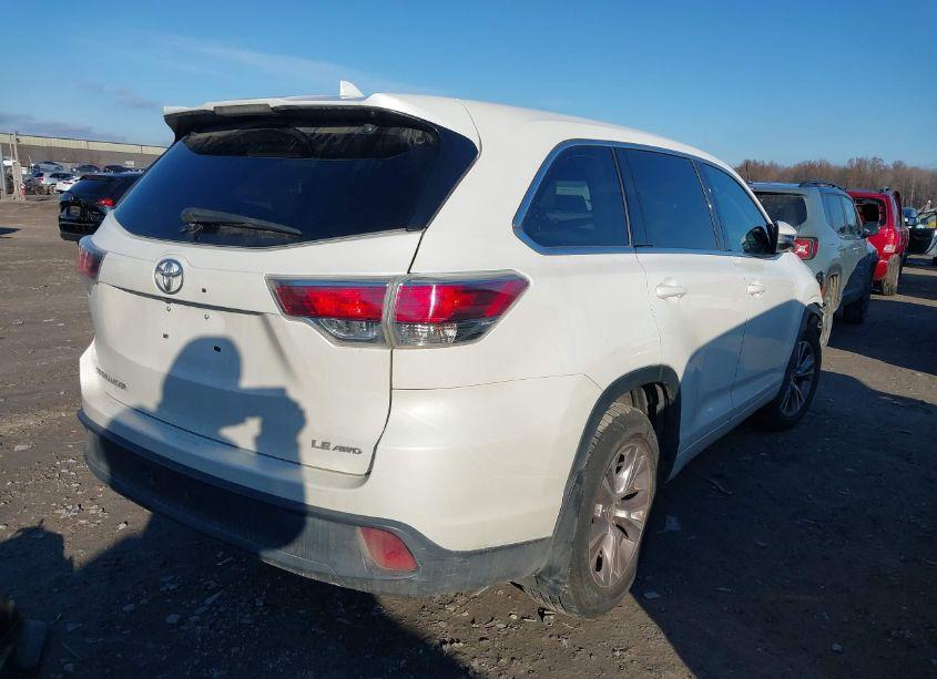 Photo 4 of 2016 Toyota Highlander LE PLUS V6 (VIN 5TDBKRFH0GS259535)