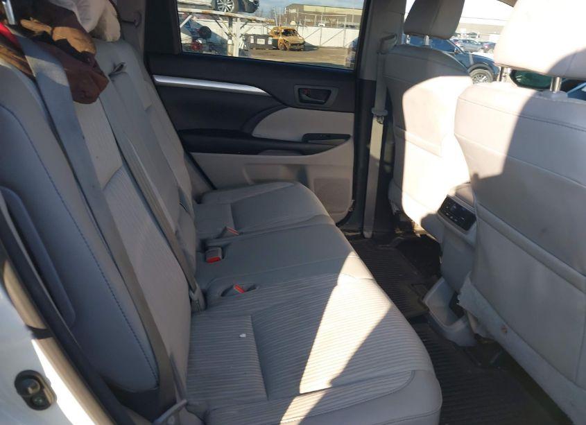 Photo 8 of 2016 Toyota Highlander LE PLUS V6 (VIN 5TDBKRFH0GS259535)