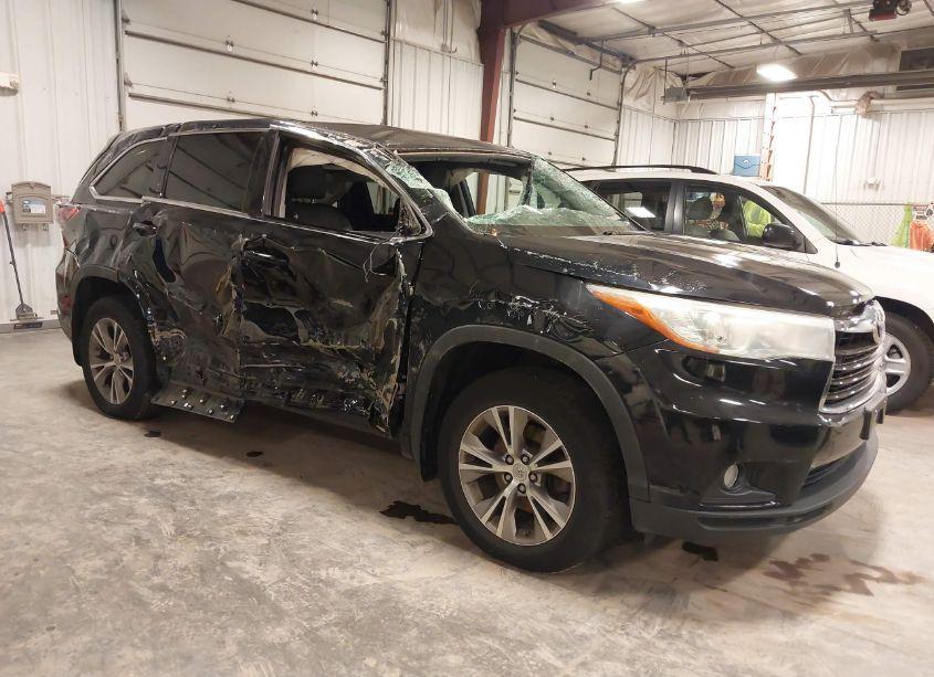 2015 Toyota Highlander LE PLUS V6 (VIN 5TDBKRFH1FS103132) main photo