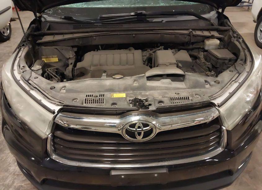 Photo 10 of 2015 Toyota Highlander LE PLUS V6 (VIN 5TDBKRFH1FS103132)