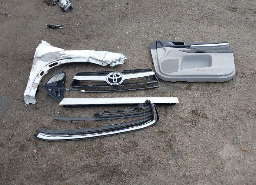 Photo 11 of 2015 Toyota Highlander LE PLUS V6 (VIN 5TDBKRFH1FS207815)