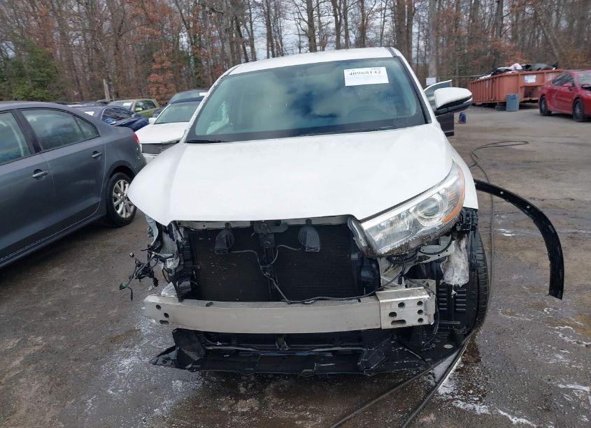 Photo 12 of 2015 Toyota Highlander LE PLUS V6 (VIN 5TDBKRFH1FS207815)