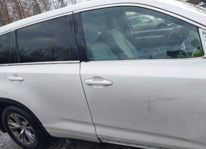 Photo 13 of 2015 Toyota Highlander LE PLUS V6 (VIN 5TDBKRFH1FS207815)