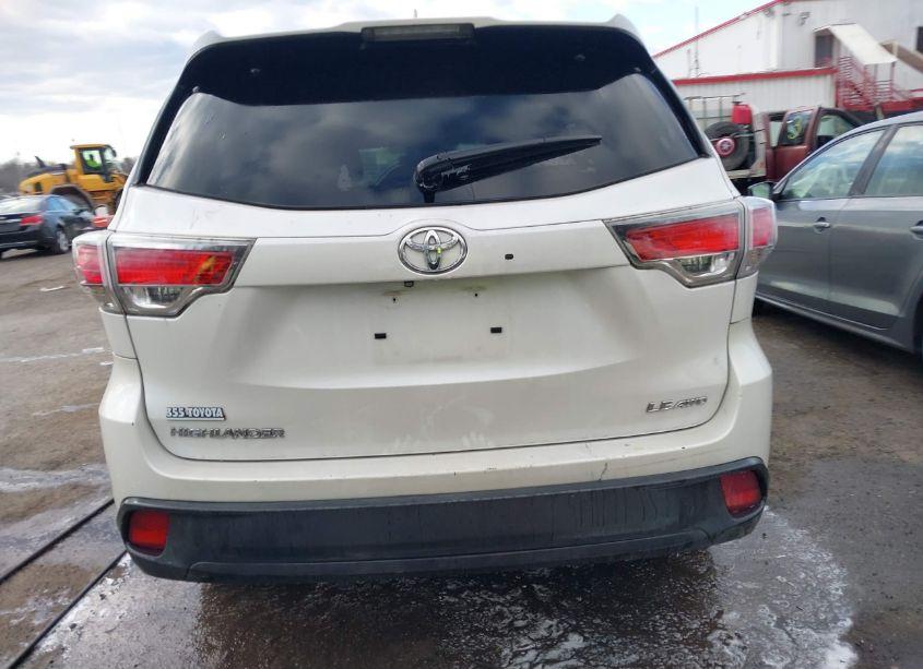 Photo 16 of 2015 Toyota Highlander LE PLUS V6 (VIN 5TDBKRFH1FS207815)