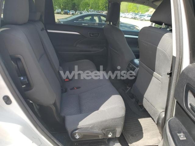 2016 TOYOTA HIGHLANDER LE (VIN 5TDBKRFH1GS307396) main photo