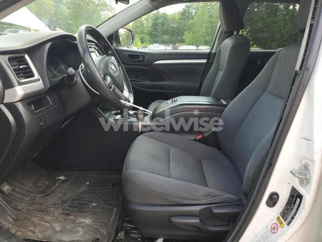 Photo 13 of 2016 TOYOTA HIGHLANDER LE (VIN 5TDBKRFH1GS307396)