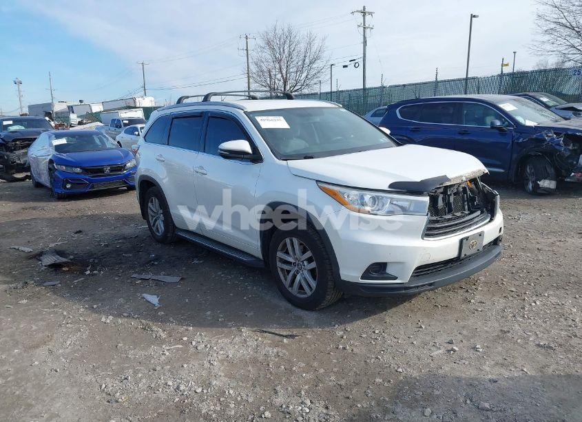 2016 Toyota Highlander LE V6 (VIN 5TDBKRFH1GS327504) main photo