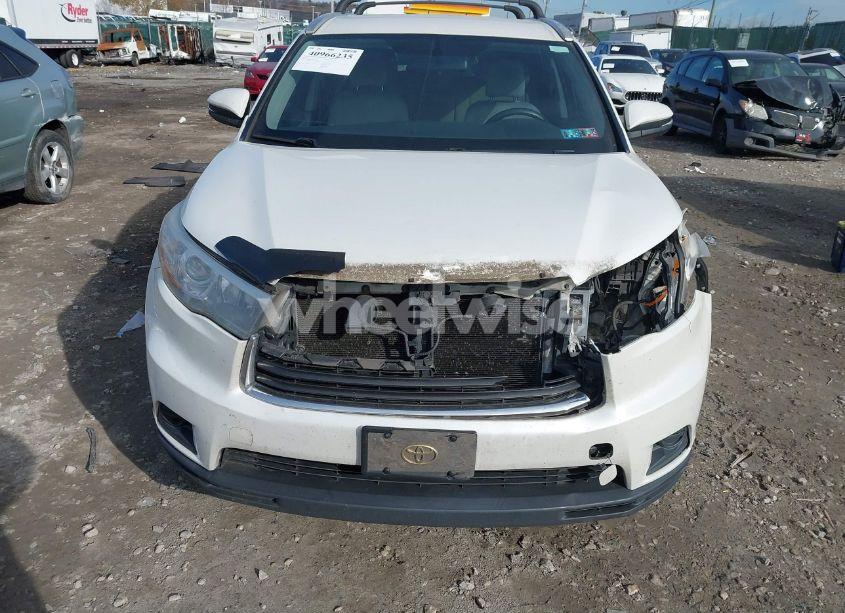 Photo 13 of 2016 Toyota Highlander LE V6 (VIN 5TDBKRFH1GS327504)