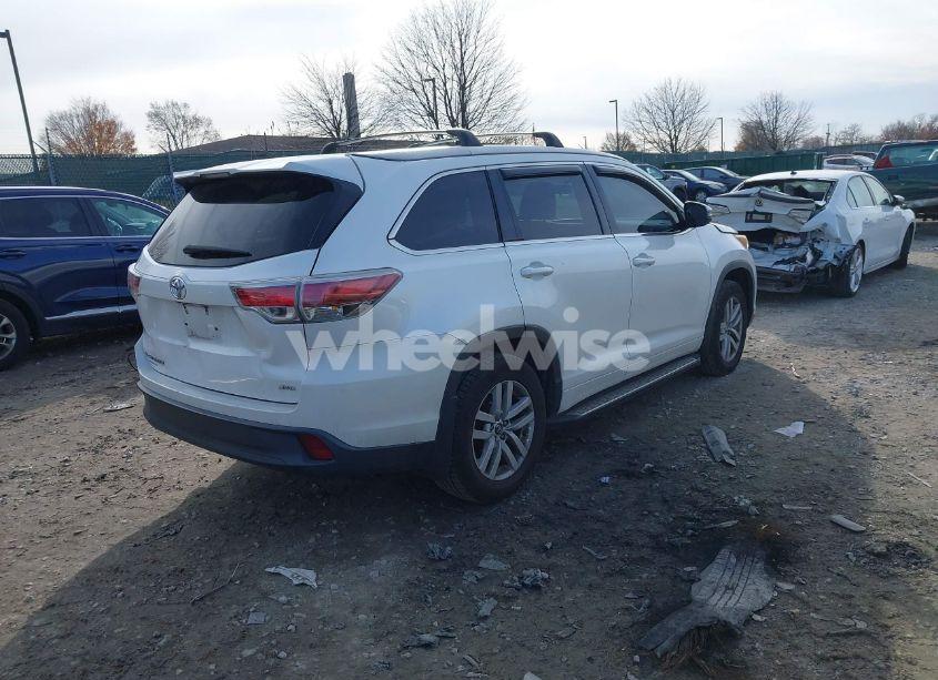 Photo 4 of 2016 Toyota Highlander LE V6 (VIN 5TDBKRFH1GS327504)