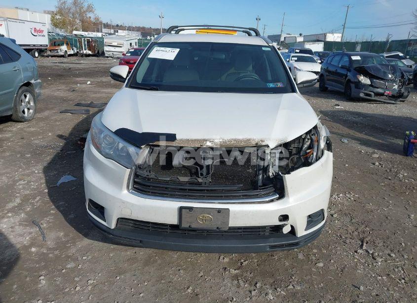 Photo 6 of 2016 Toyota Highlander LE V6 (VIN 5TDBKRFH1GS327504)