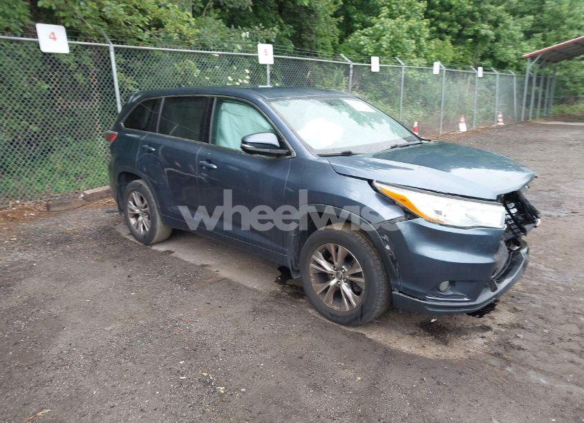 2016 Toyota Highlander LE PLUS V6 (VIN 5TDBKRFH1GS347994) main photo