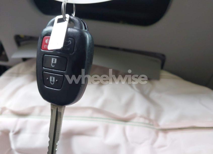 Photo 11 of 2016 Toyota Highlander LE PLUS V6 (VIN 5TDBKRFH1GS347994)