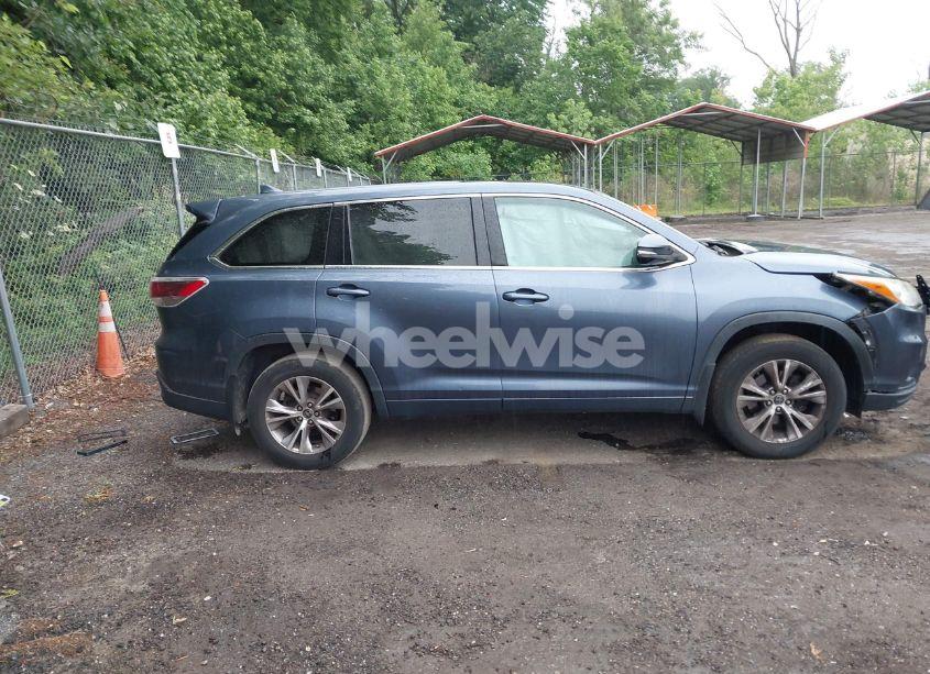 Photo 13 of 2016 Toyota Highlander LE PLUS V6 (VIN 5TDBKRFH1GS347994)