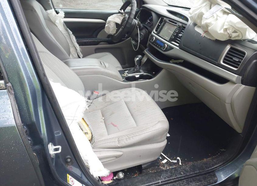 Photo 5 of 2016 Toyota Highlander LE PLUS V6 (VIN 5TDBKRFH1GS347994)