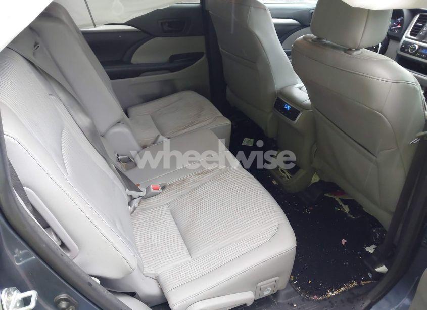 Photo 8 of 2016 Toyota Highlander LE PLUS V6 (VIN 5TDBKRFH1GS347994)