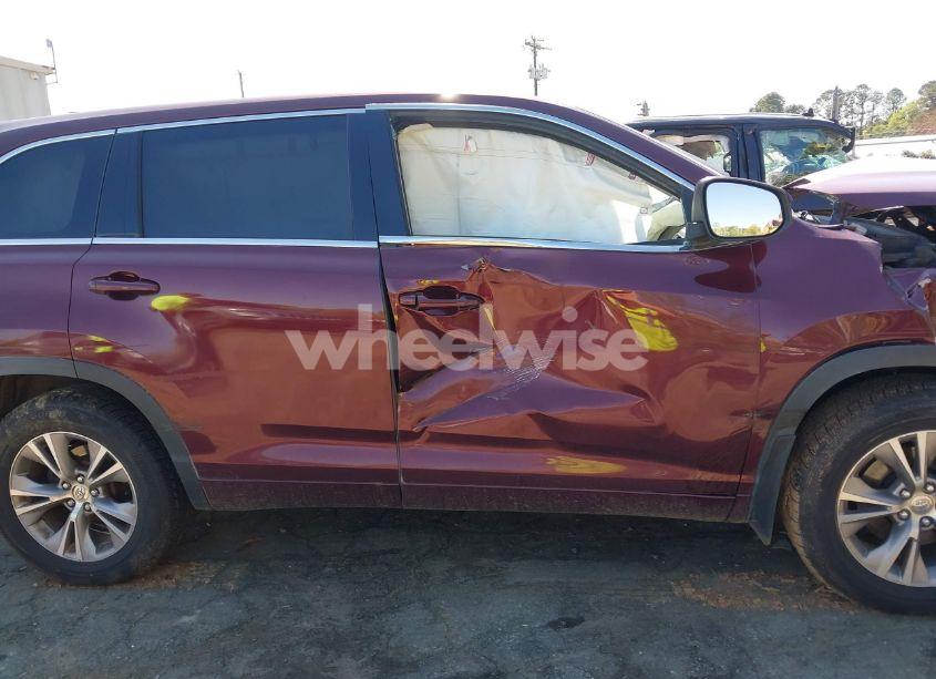 Photo 13 of 2015 Toyota Highlander LE PLUS V6 (VIN 5TDBKRFH2FS176834)