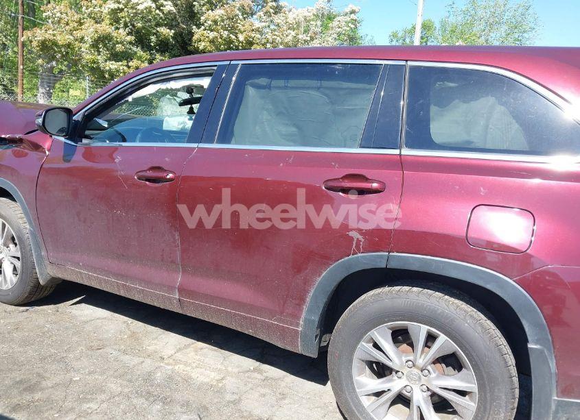 Photo 14 of 2015 Toyota Highlander LE PLUS V6 (VIN 5TDBKRFH2FS176834)