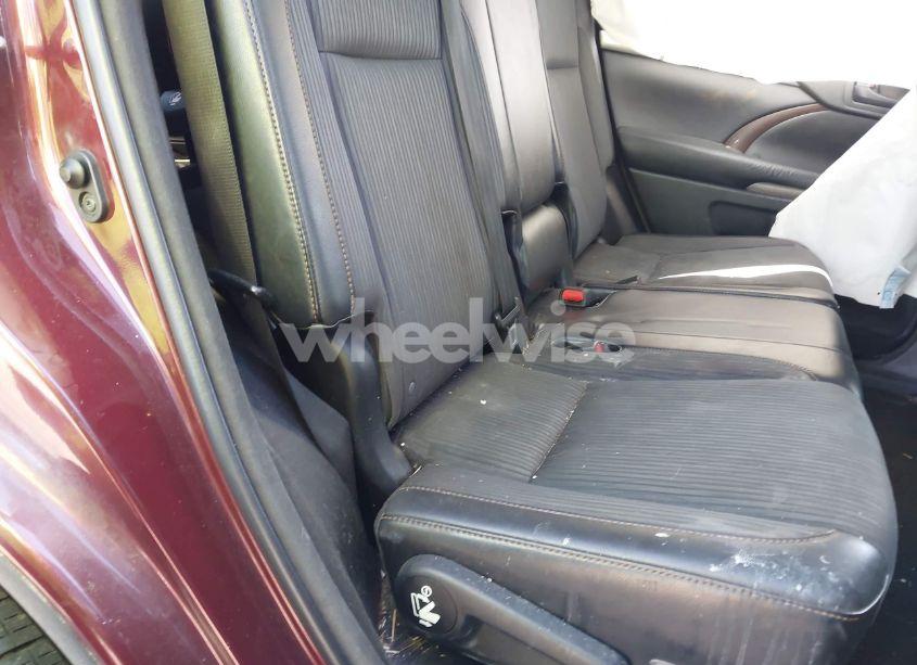 Photo 8 of 2015 Toyota Highlander LE PLUS V6 (VIN 5TDBKRFH2FS176834)