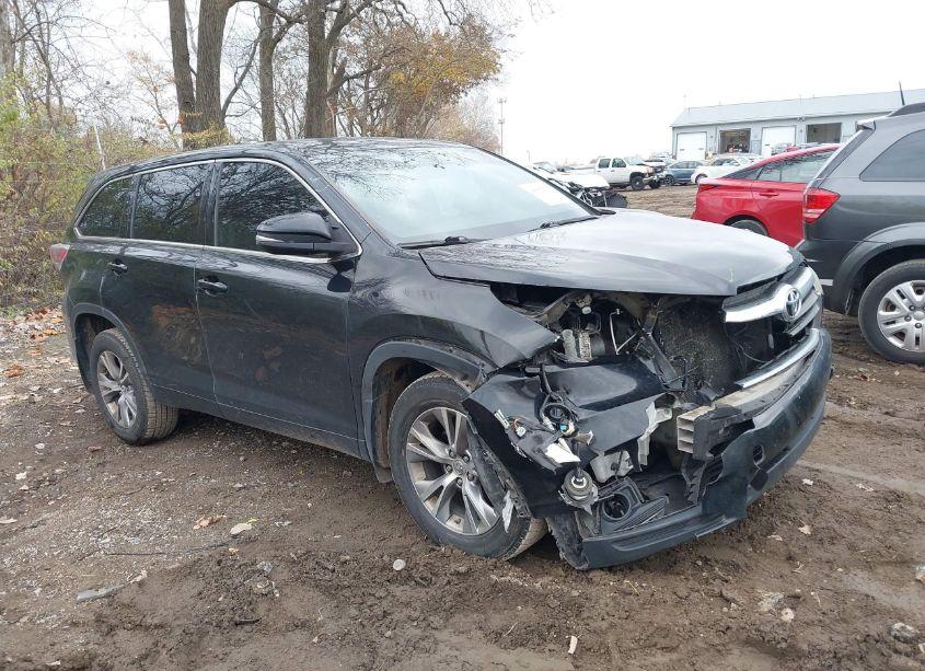 2015 Toyota Highlander LE PLUS V6 (VIN 5TDBKRFH2FS182620) main photo