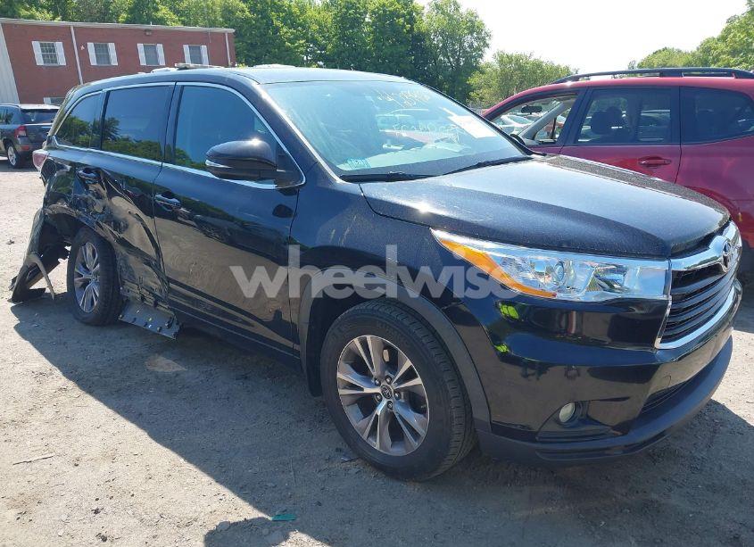 2016 Toyota Highlander LE PLUS V6 (VIN 5TDBKRFH2GS311991) main photo