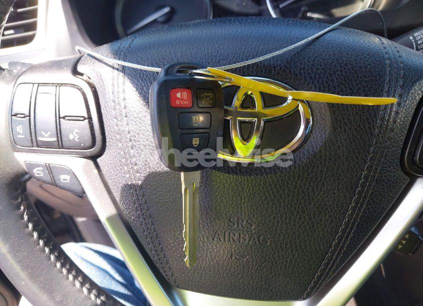 Photo 11 of 2016 Toyota Highlander LE PLUS V6 (VIN 5TDBKRFH2GS311991)