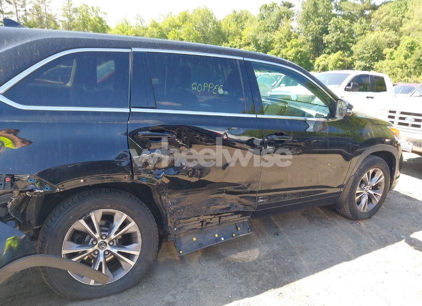 Photo 13 of 2016 Toyota Highlander LE PLUS V6 (VIN 5TDBKRFH2GS311991)