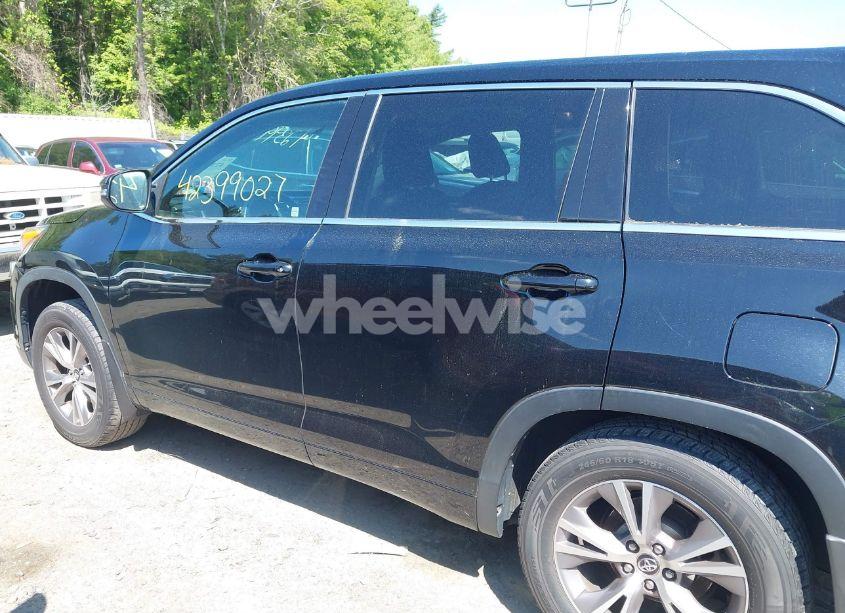 Photo 14 of 2016 Toyota Highlander LE PLUS V6 (VIN 5TDBKRFH2GS311991)