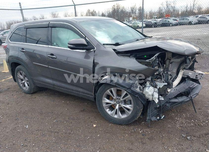 2016 Toyota Highlander LE PLUS V6 (VIN 5TDBKRFH2GS352654) main photo