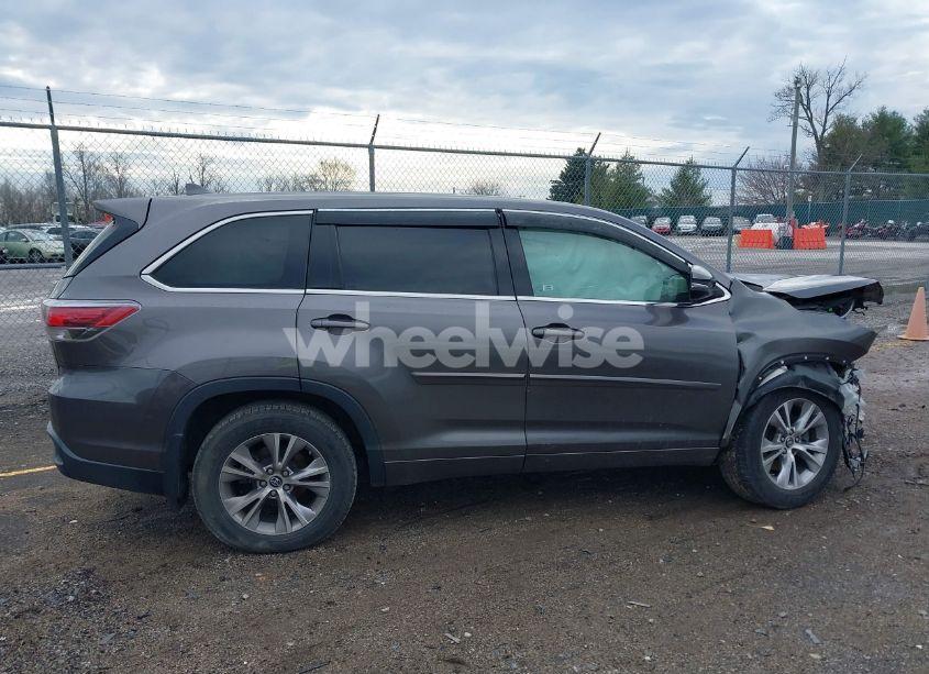 Photo 14 of 2016 Toyota Highlander LE PLUS V6 (VIN 5TDBKRFH2GS352654)