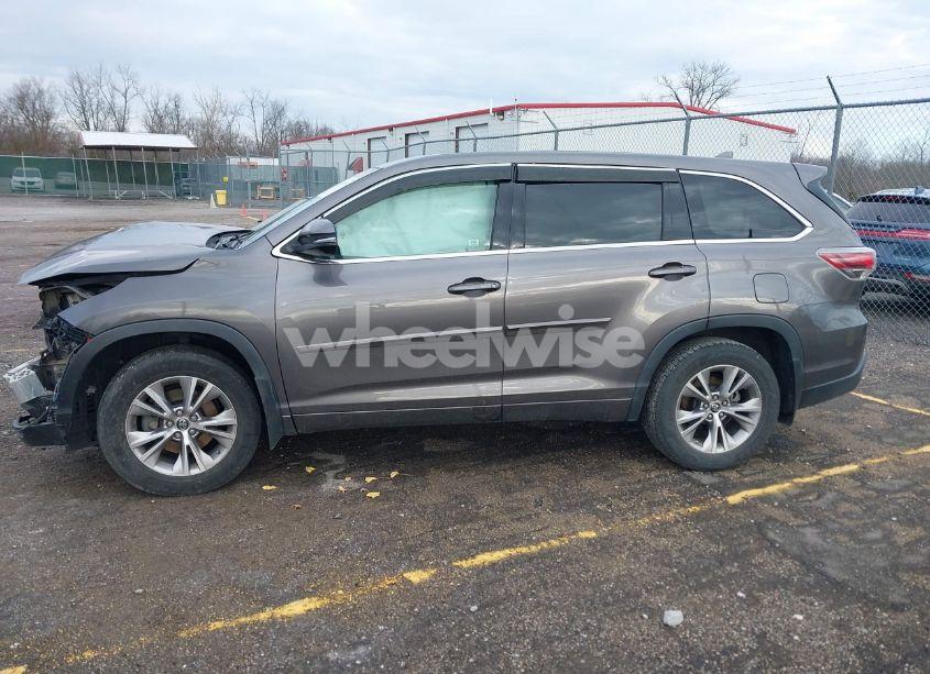 Photo 15 of 2016 Toyota Highlander LE PLUS V6 (VIN 5TDBKRFH2GS352654)