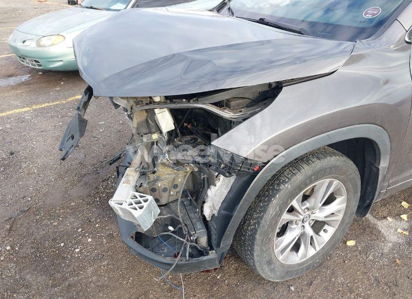 Photo 19 of 2016 Toyota Highlander LE PLUS V6 (VIN 5TDBKRFH2GS352654)