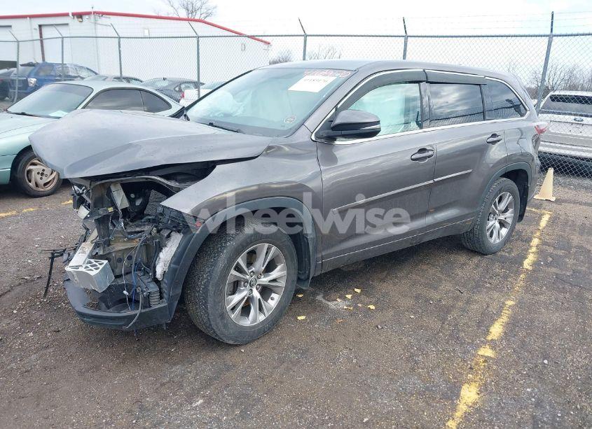 Photo 2 of 2016 Toyota Highlander LE PLUS V6 (VIN 5TDBKRFH2GS352654)