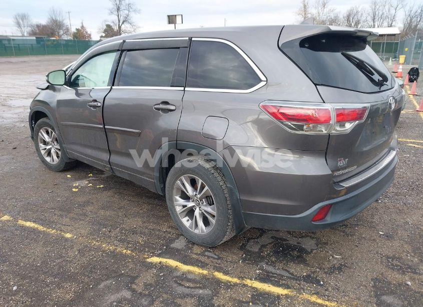 Photo 3 of 2016 Toyota Highlander LE PLUS V6 (VIN 5TDBKRFH2GS352654)