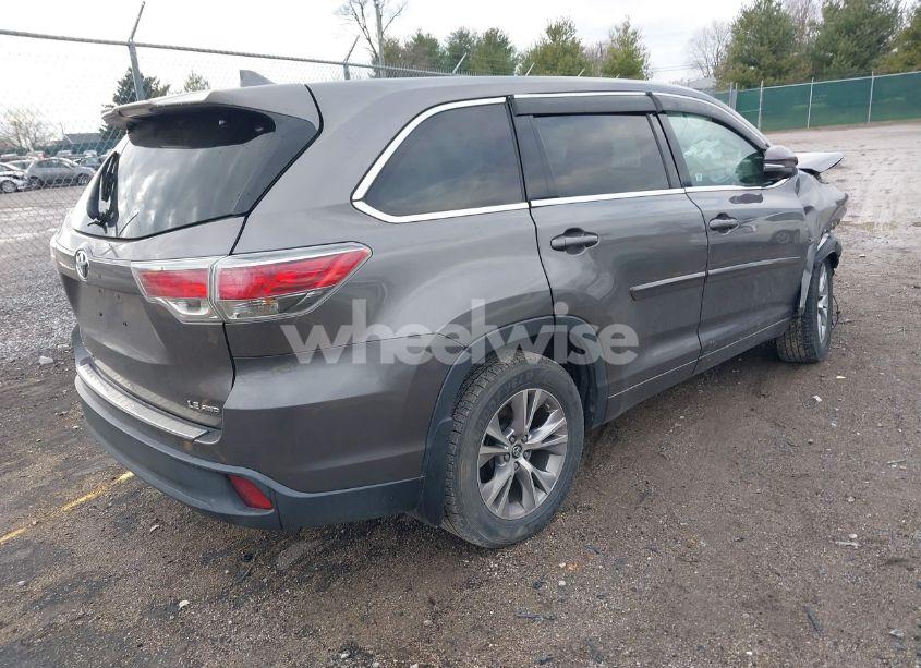 Photo 4 of 2016 Toyota Highlander LE PLUS V6 (VIN 5TDBKRFH2GS352654)