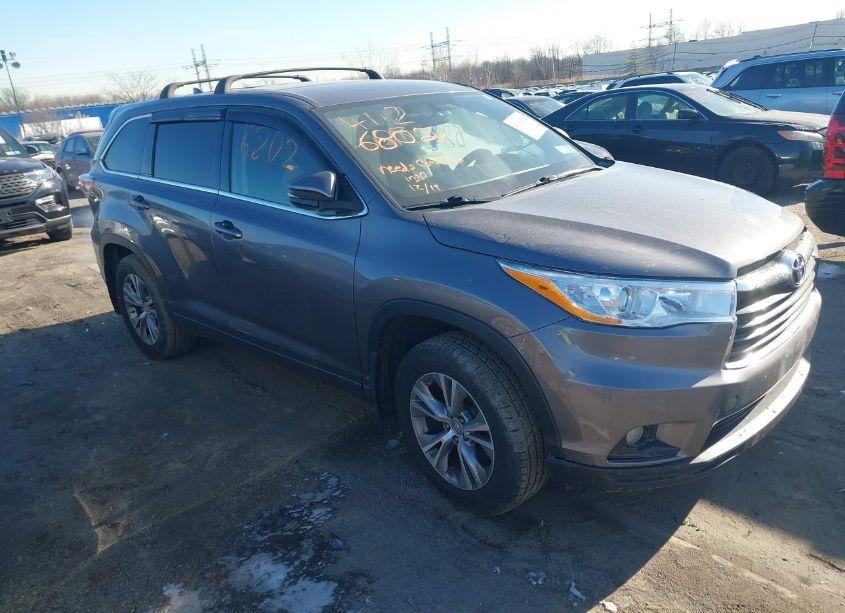 2014 Toyota Highlander LE PLUS V6 (VIN 5TDBKRFH3ES061383) main photo