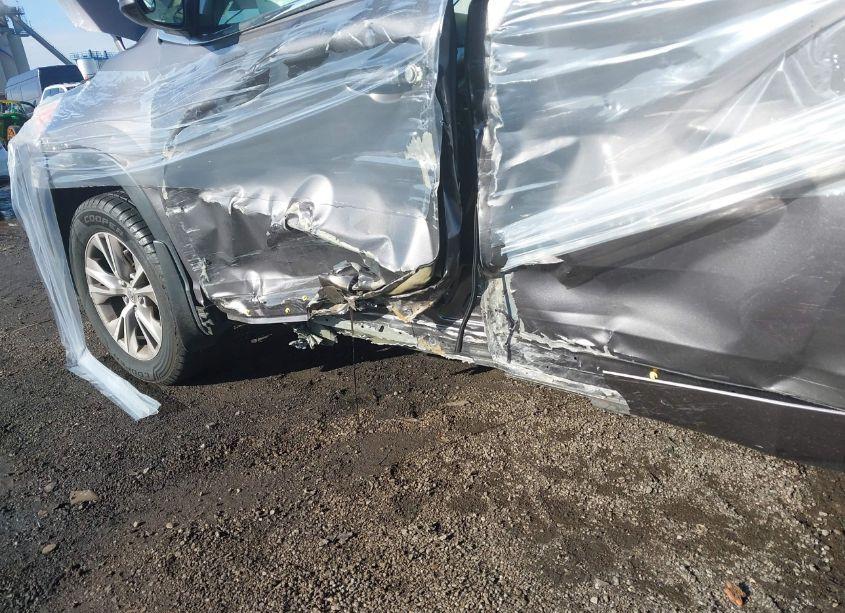 Photo 12 of 2014 Toyota Highlander LE PLUS V6 (VIN 5TDBKRFH3ES061383)