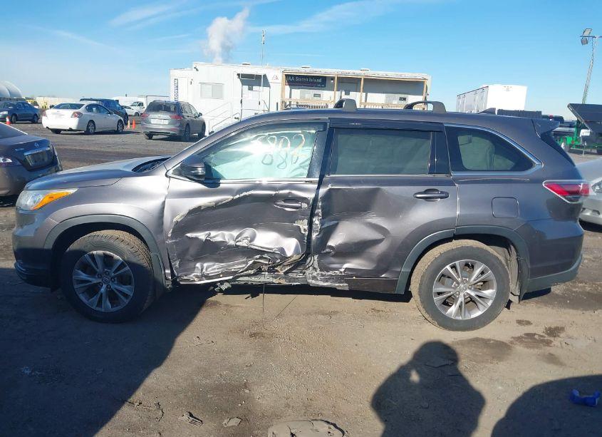 Photo 15 of 2014 Toyota Highlander LE PLUS V6 (VIN 5TDBKRFH3ES061383)