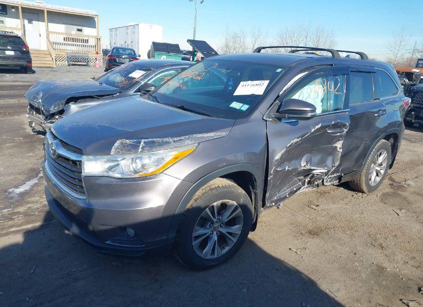 Photo 2 of 2014 Toyota Highlander LE PLUS V6 (VIN 5TDBKRFH3ES061383)