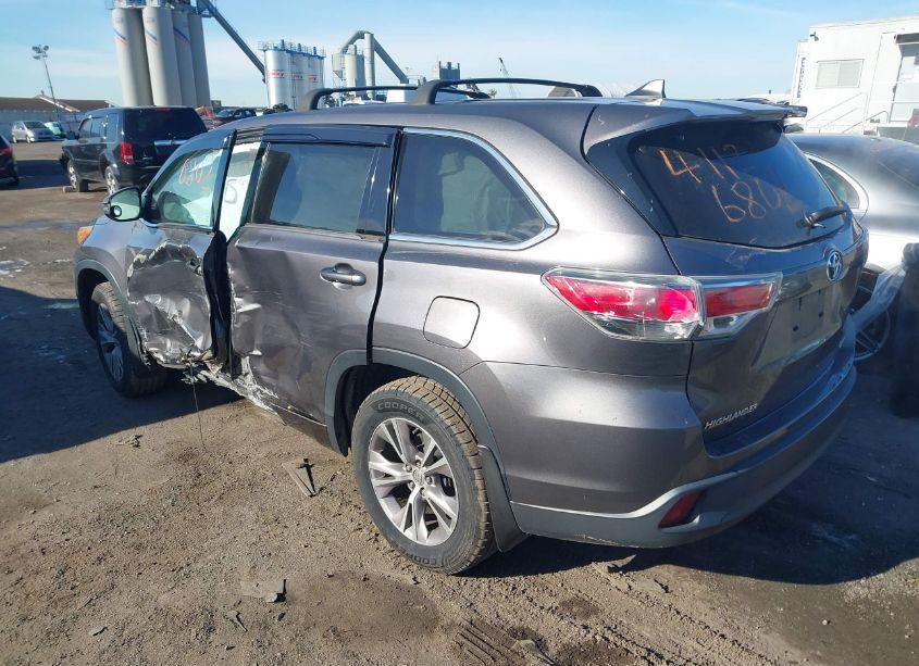 Photo 3 of 2014 Toyota Highlander LE PLUS V6 (VIN 5TDBKRFH3ES061383)