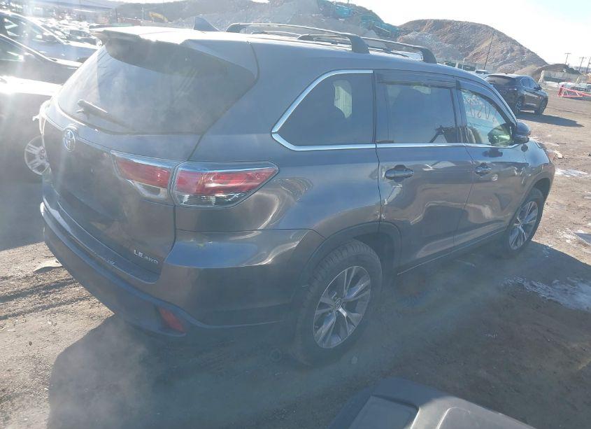 Photo 4 of 2014 Toyota Highlander LE PLUS V6 (VIN 5TDBKRFH3ES061383)
