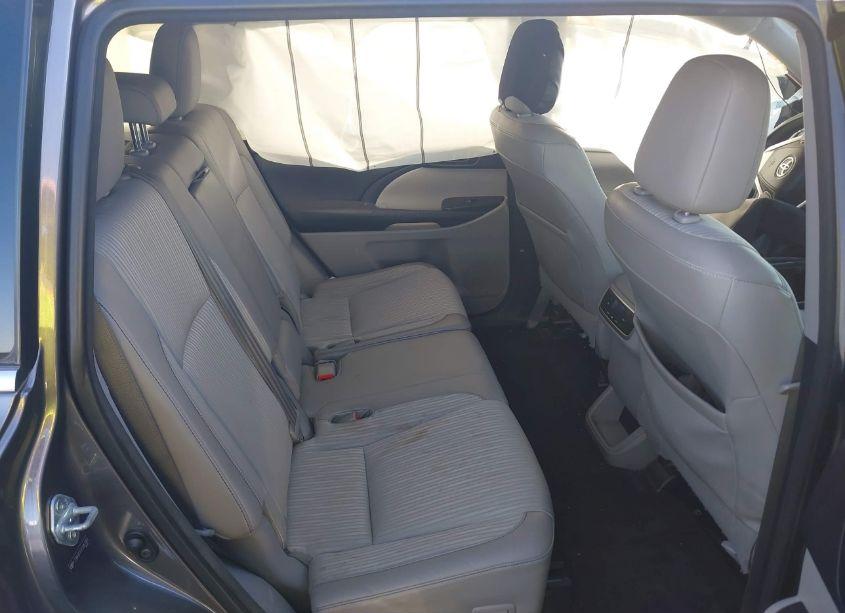 Photo 8 of 2014 Toyota Highlander LE PLUS V6 (VIN 5TDBKRFH3ES061383)