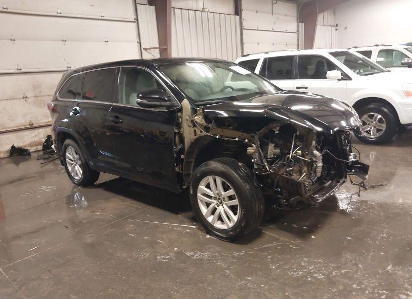 2016 Toyota Highlander LE V6 (VIN 5TDBKRFH3GS260386) main photo