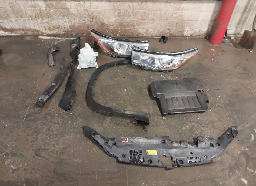 Photo 12 of 2016 Toyota Highlander LE V6 (VIN 5TDBKRFH3GS260386)