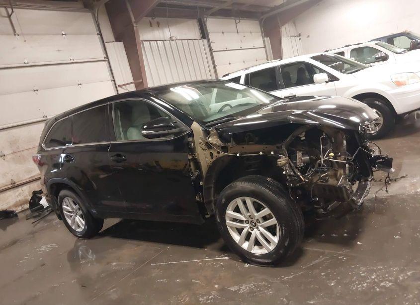 Photo 14 of 2016 Toyota Highlander LE V6 (VIN 5TDBKRFH3GS260386)