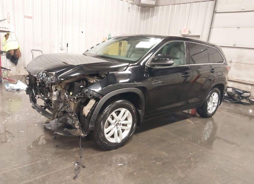 Photo 2 of 2016 Toyota Highlander LE V6 (VIN 5TDBKRFH3GS260386)