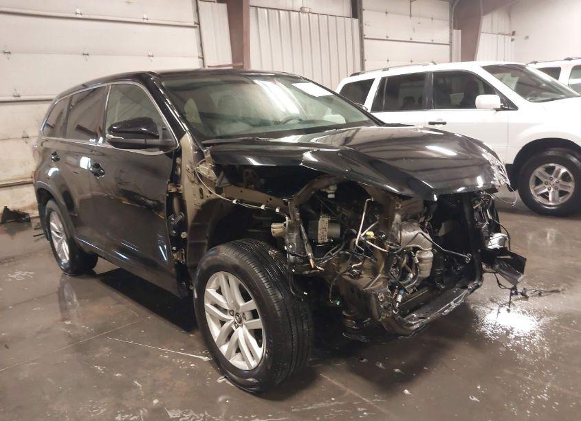 Photo 6 of 2016 Toyota Highlander LE V6 (VIN 5TDBKRFH3GS260386)