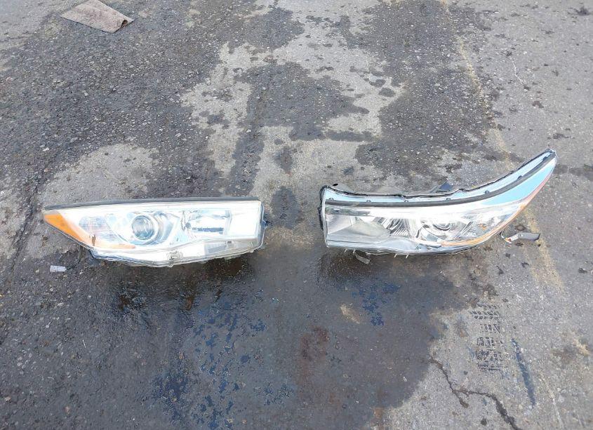 Photo 12 of 2016 Toyota Highlander LE/LE PLUS (VIN 5TDBKRFH3GS338827)