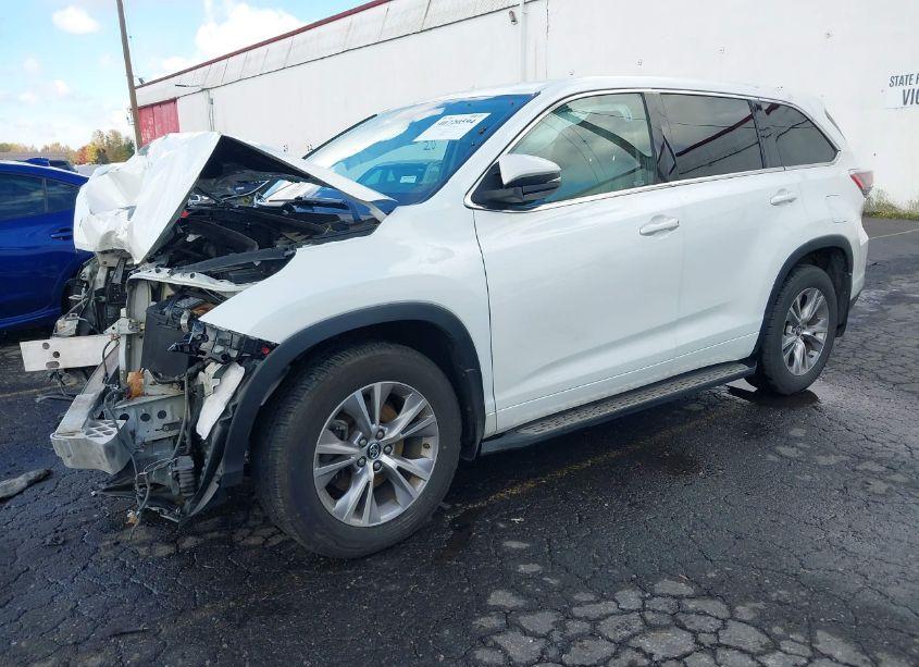 Photo 2 of 2016 Toyota Highlander LE/LE PLUS (VIN 5TDBKRFH3GS338827)