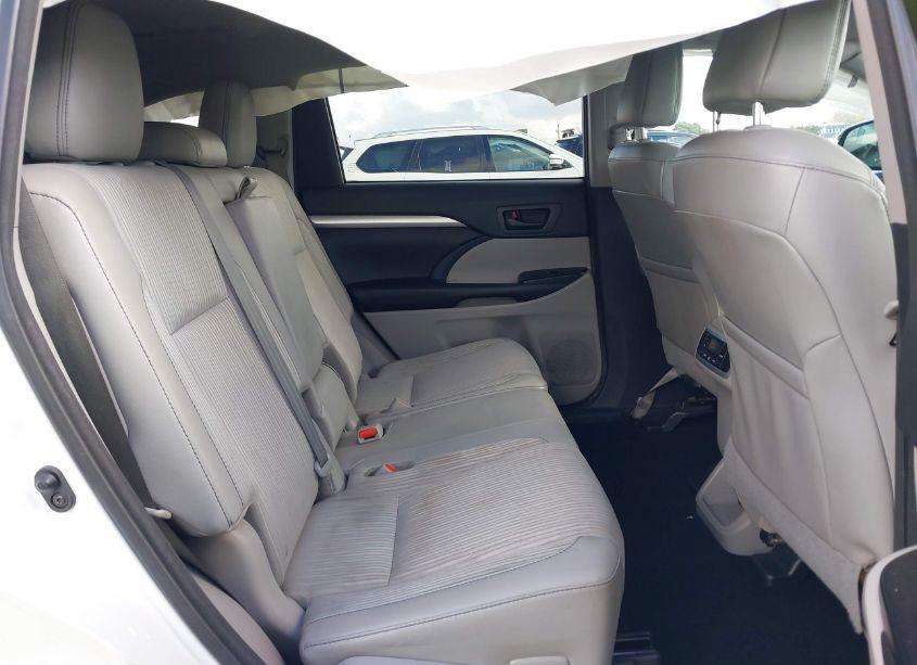 Photo 8 of 2016 Toyota Highlander LE/LE PLUS (VIN 5TDBKRFH3GS338827)