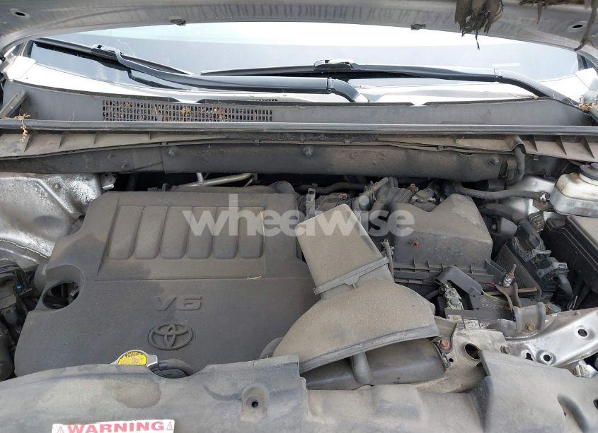 Photo 10 of 2014 Toyota Highlander LE V6 (VIN 5TDBKRFH4ES048559)